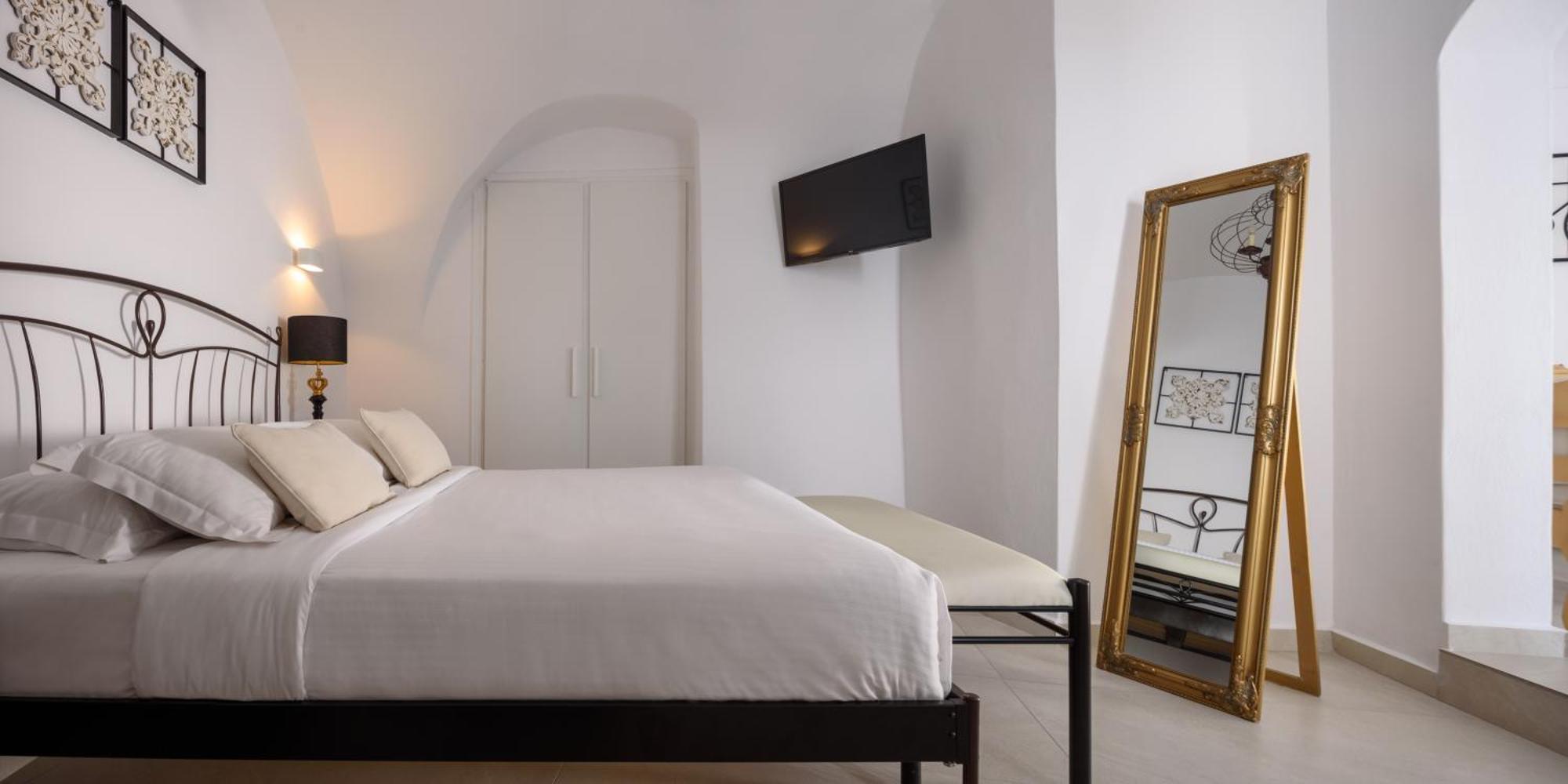 Kamares Apartments (Adults Only) Fira  Ngoại thất bức ảnh
